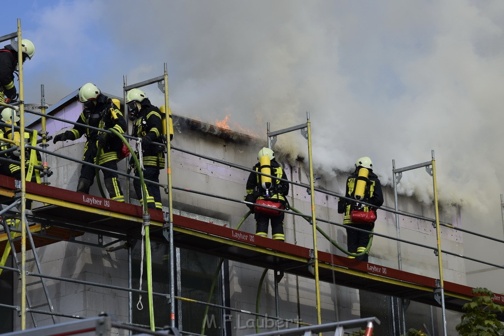 Dachstuhlbrand Koeln Poll Geislarerstr P182.JPG - Miklos Laubert